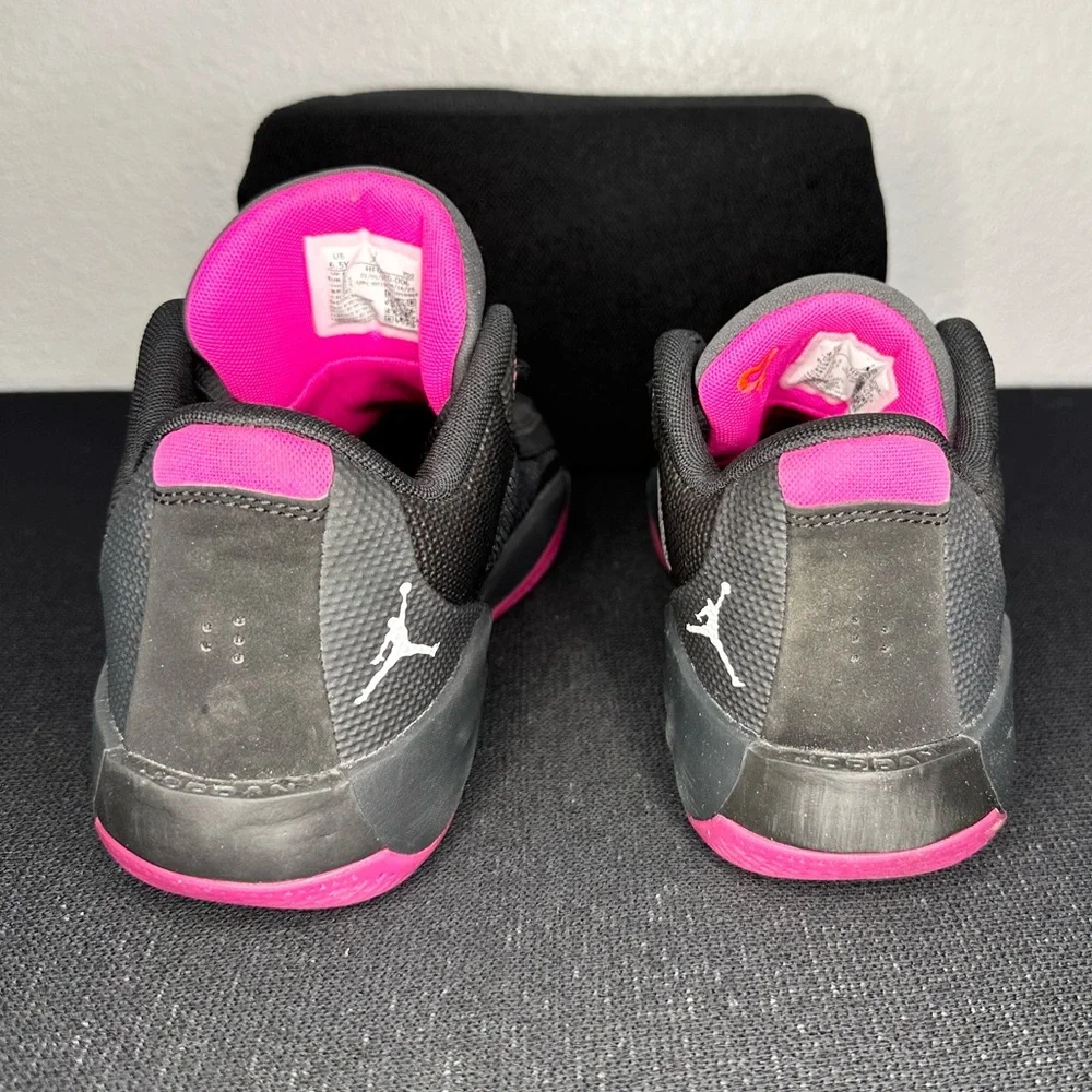 NIKE Luka .77 
